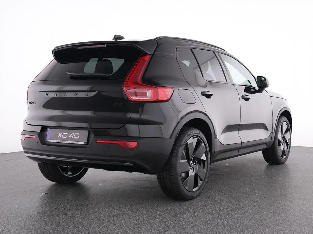 Gebraucht Volvo XC40 Plus 163 PS (119 kW) 2025 Schwarz SUV