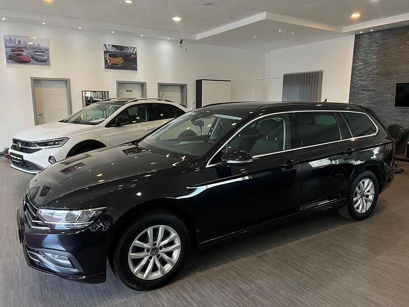 Gebraucht VW Passat 150 PS (110 kW) 2023 Schwarz Limousine