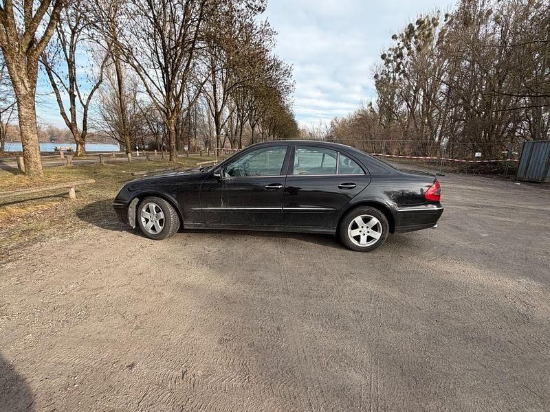 Gebraucht Mercedes E200 Elegance 184 PS (135 kW) 2008 Schwarz Limousine