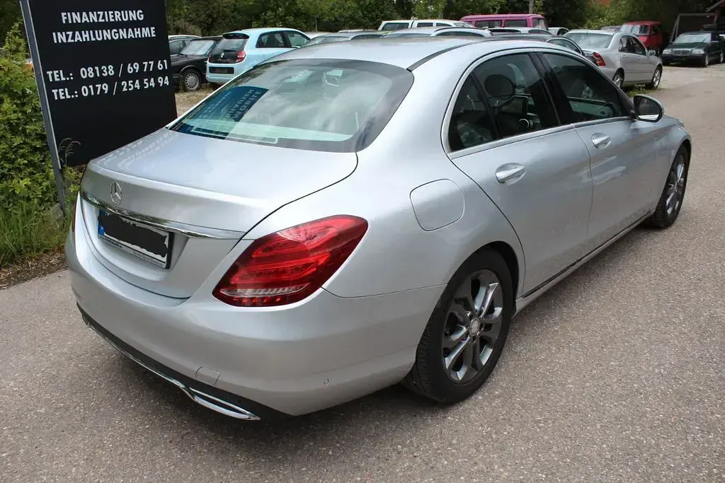 Gebraucht Mercedes C180 116 PS (85 kW) 2015 Silber Limousine