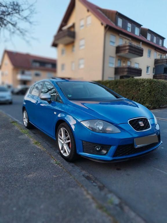 Blau Gebraucht 2011 Seat Leon FR Limousine | 5.990 € (Teuer) - Bild 1/4