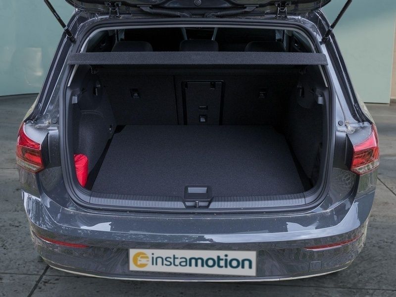 Grau Gebraucht 2024 VW Golf VIII Move Limousine | 26.730 € (Guter Preis) - Bild 1/4