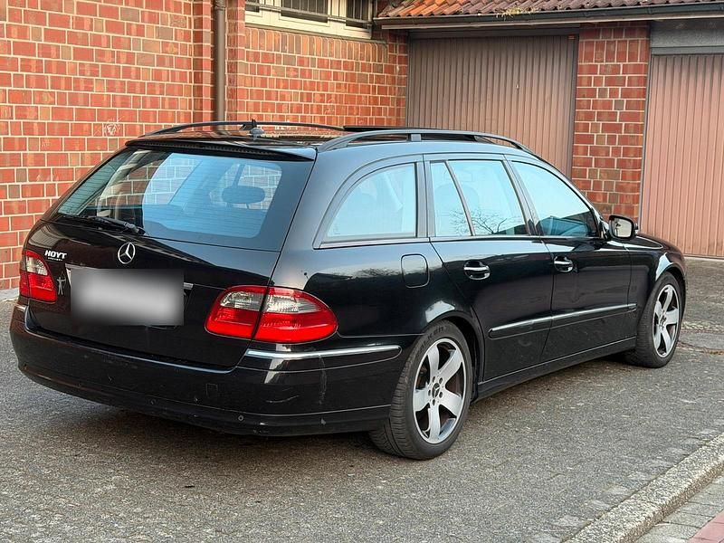 Gebraucht Mercedes E280 190 PS (139 kW) 2006 Schwarz Kombi