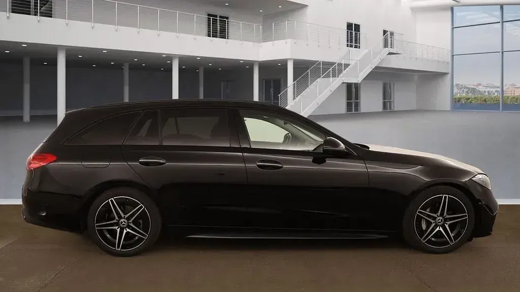 Gebraucht Mercedes C200 AMG 184 PS (135 kW) 2023 Schwarz Limousine