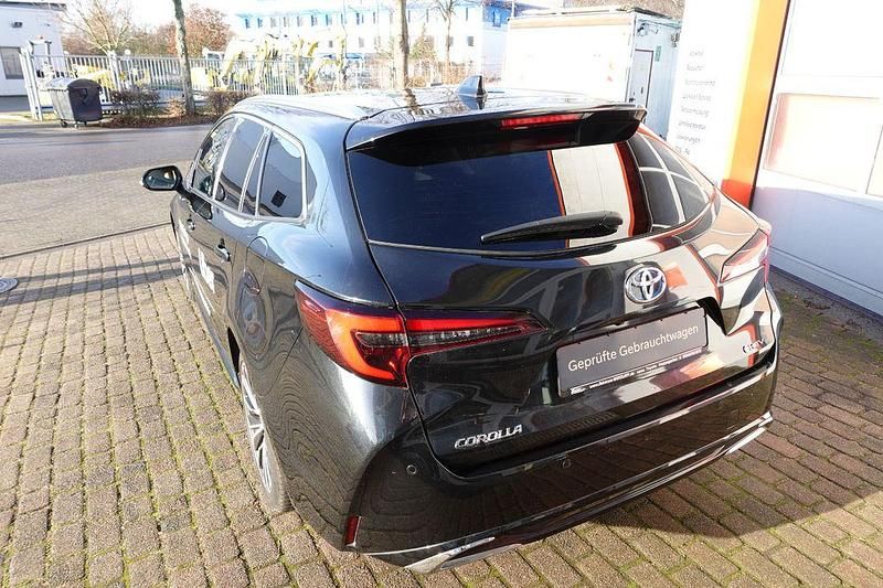 Gebraucht Toyota Corolla Team 140 PS (102 kW) 2024 Schwarz Limousine