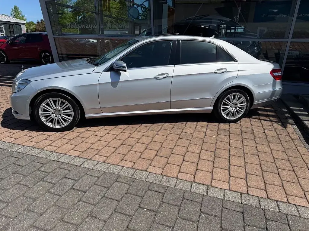 Gebraucht Mercedes E200 Elegance 184 PS (135 kW) 2012 Silber Limousine