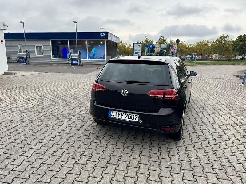 Gebraucht VW Golf VII LOUNGE 110 PS (80 kW) 2015 Schwarz Limousine
