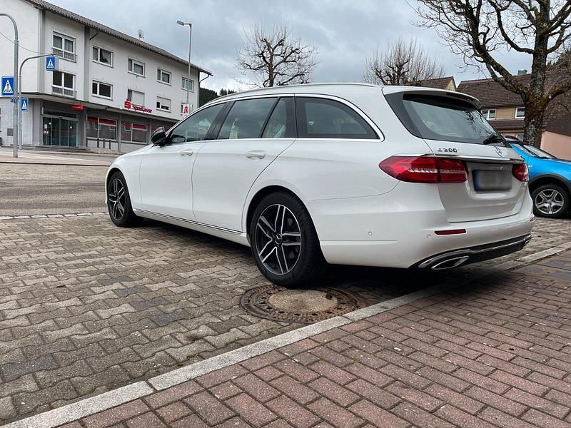 Gebraucht Mercedes E200 184 PS (135 kW) 2018 Weiß Kombi