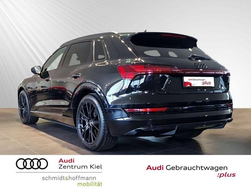 Gebraucht Audi e-tron S-Line 300 kW (408 PS) 2023 Mythosschwarz metallic SUV