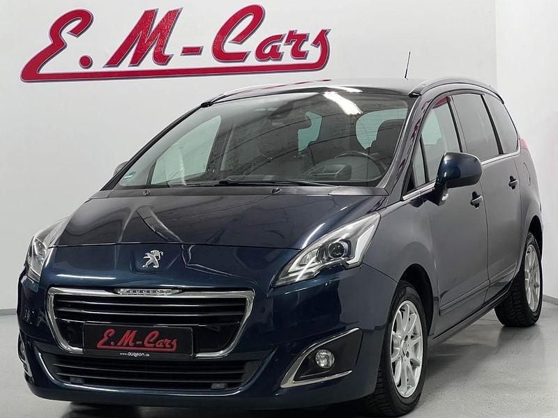 Blau Gebraucht 2015 Peugeot 5008 Allure Van / Kleinbus | 9.790 € (Fairer Preis) - Bild 1/4