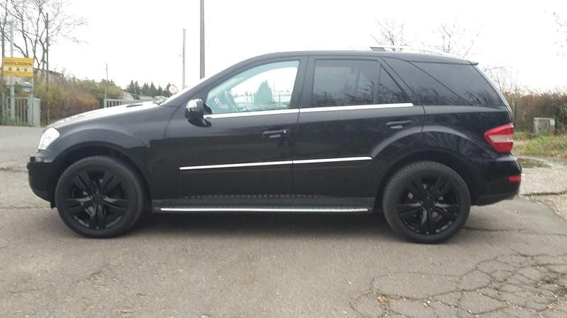 Gebraucht Mercedes ML350 272 PS (200 kW) 2010 Schwarz SUV