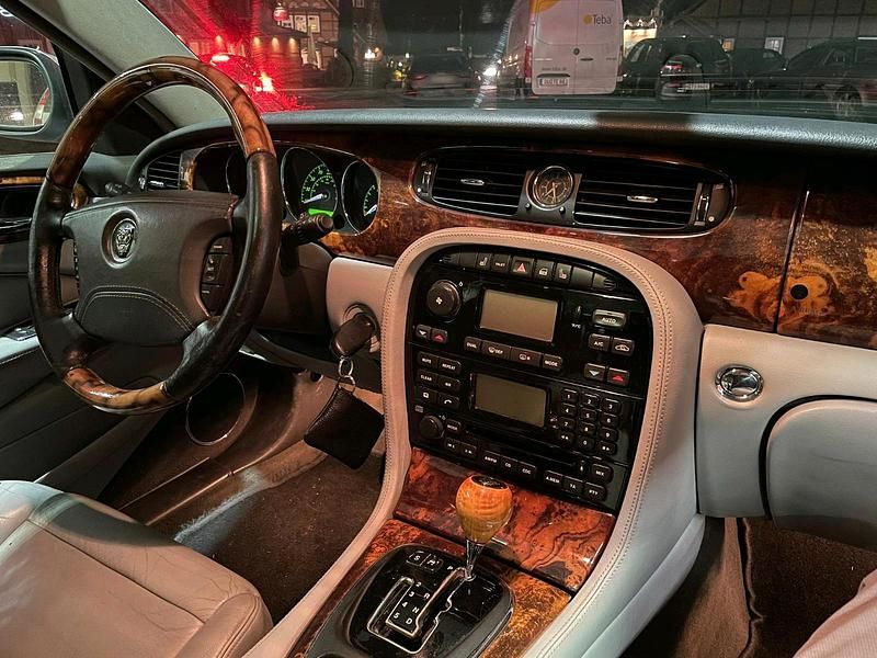 Gebraucht Jaguar XJ8 298 PS (219 kW) 2004 Blau Limousine