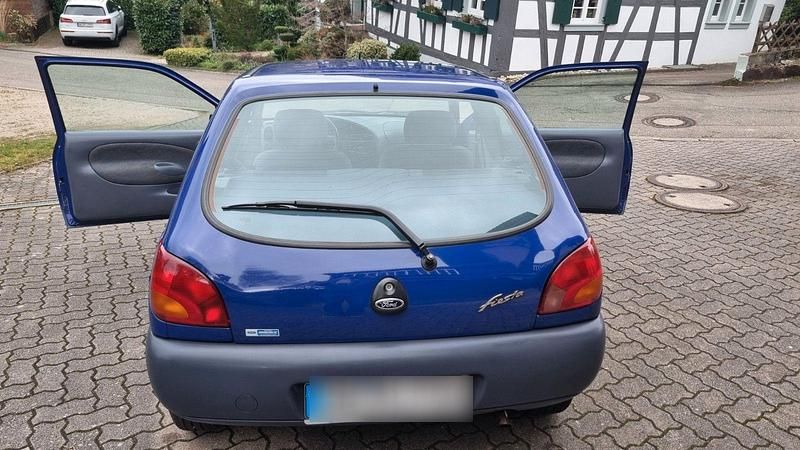 Gebraucht Ford Fiesta 50 PS (36 kW) 1997 Blau Kleinwagen