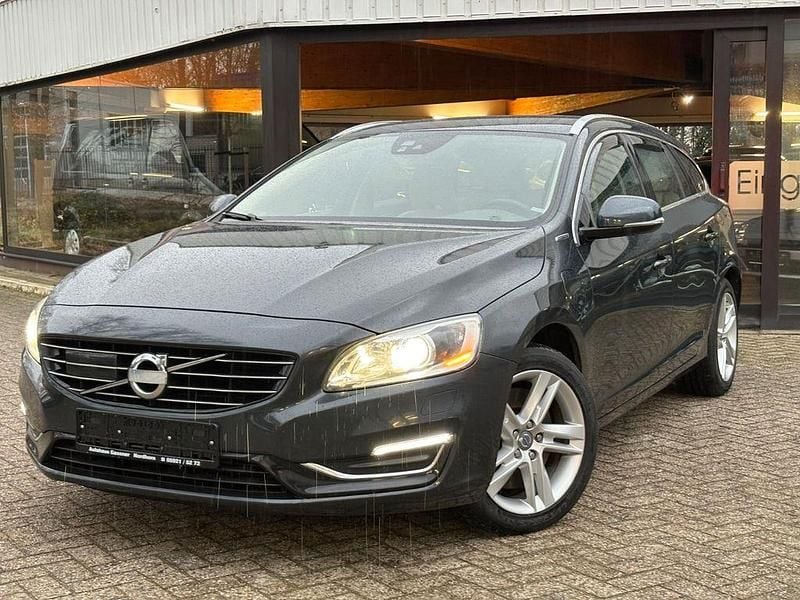 Grau Gebraucht 2013 Volvo V60 Summum Kombi | 9.999 € (Fairer Preis) - Bild 1/4