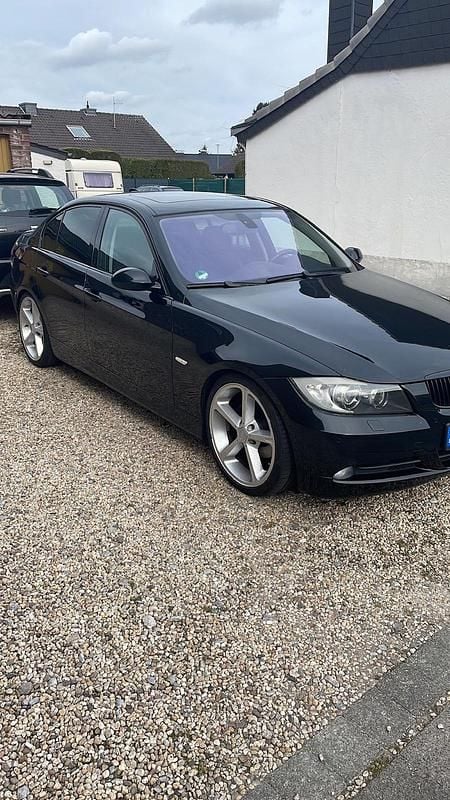 Gebraucht BMW 325 220 PS (161 kW) 2007 Schwarz Limousine