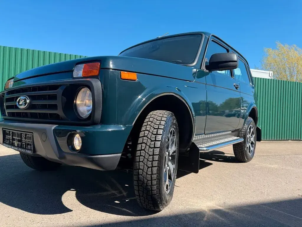 Używany Lada Urban 83 KM (61 kW) 2021 Zielony SUV