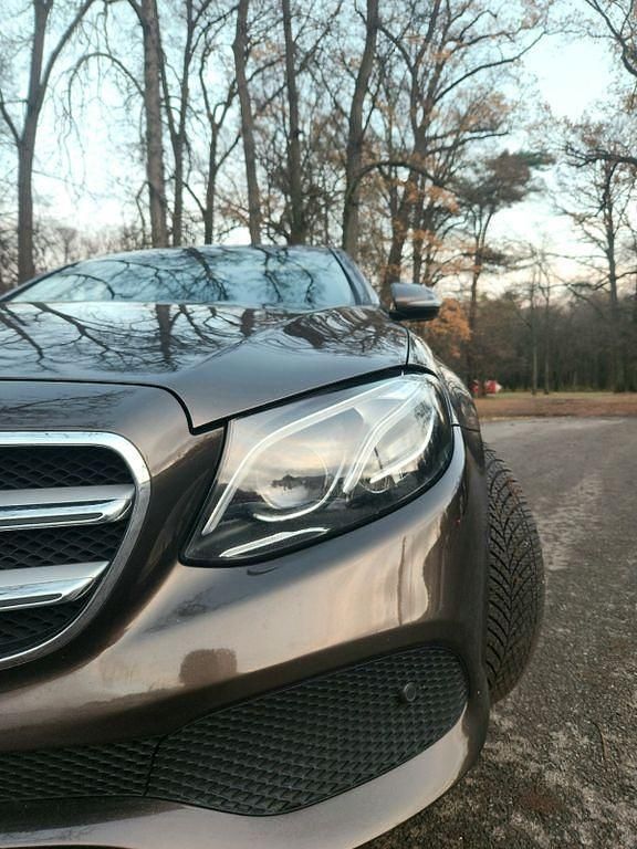 Gebraucht Mercedes E350 Avantgarde 258 PS (189 kW) 2017 Braun Limousine