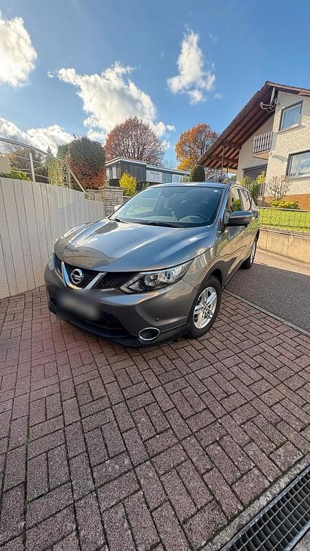 Grau Gebraucht 2015 Nissan Qashqai N-Connecta SUV | 12.999 € (Fairer Preis) - Bild 1/4