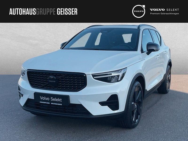Neu Volvo XC40 Plus 163 PS (119 kW) 2025 Crystal weiß perleffekt SUV