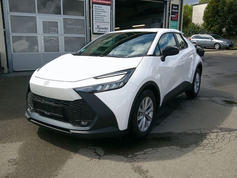 Weiß Gebraucht 2024 Toyota C-HR SUV | 26.900 € (Fairer Preis) - Bild 1/4