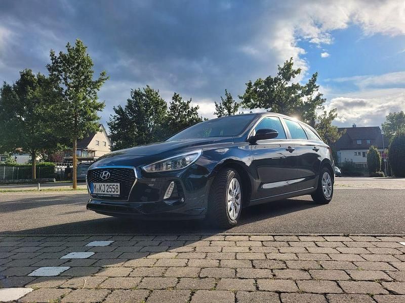 Schwarz Gebraucht 2018 Hyundai i30 Select Kombi | 9.900 € (Fairer Preis) - Bild 1/4
