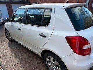 Gebraucht Skoda Fabia Active 60 PS (44 kW) 2014 Weiß Kleinwagen