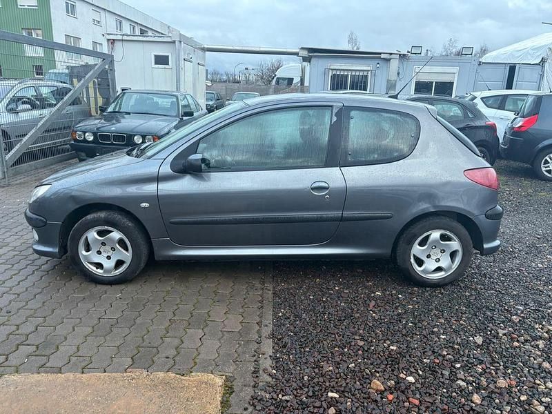Gebraucht Peugeot 206 Filou 75 PS (55 kW) 2009 Grau Kleinwagen