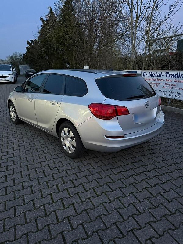 Gebraucht Opel Astra 110 PS (80 kW) 2011 Silber Kombi