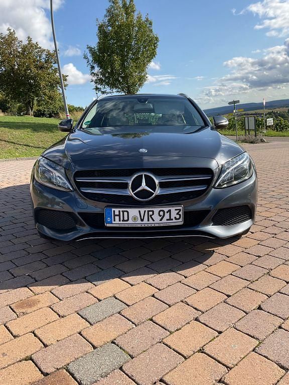 Grau Gebraucht 2015 Mercedes 200 Avantgarde Kombi | 18.500 € - Bild 1/4