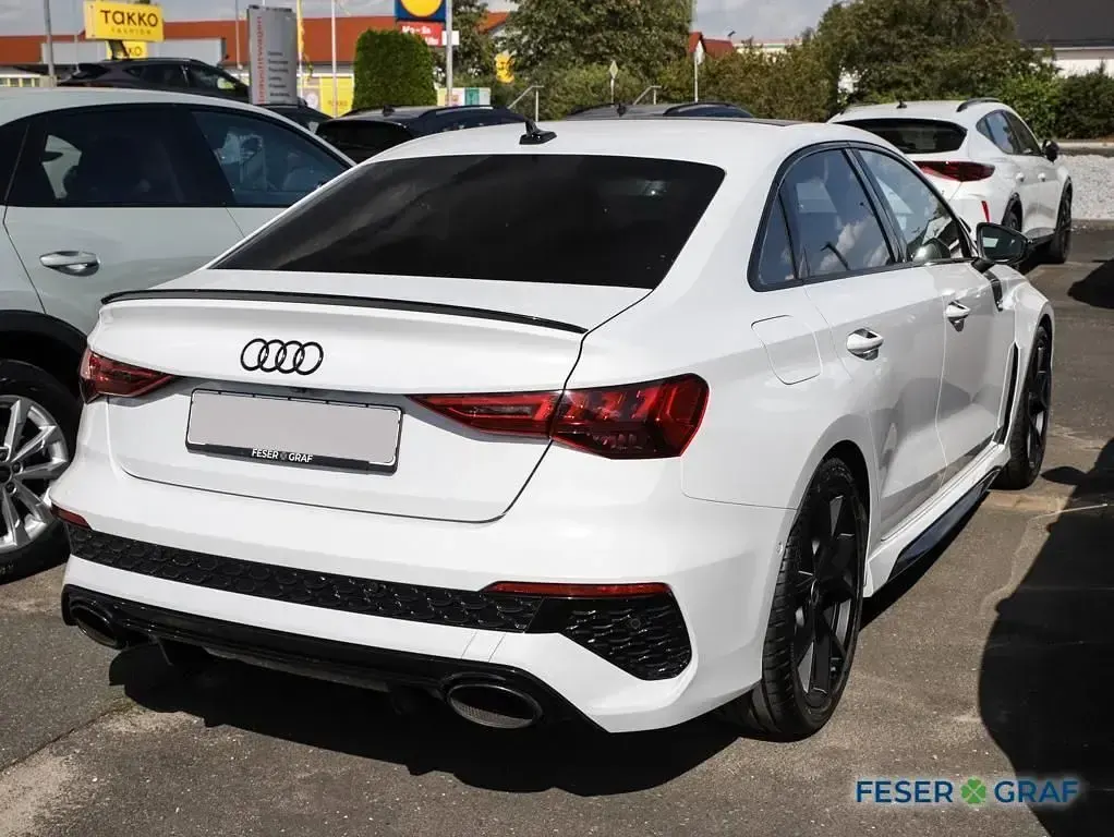 Gebraucht Audi RS3 Premium 460 PS (338 kW) 2023 Gletscherweiß metallic Limousine