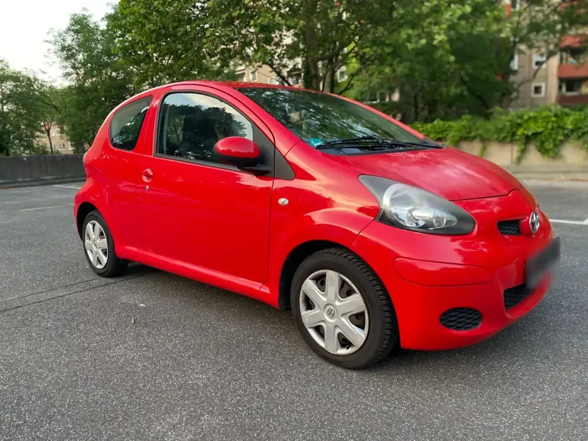 Gebraucht Toyota Aygo Cool 68 PS (50 kW) 2011 Rot Kleinwagen