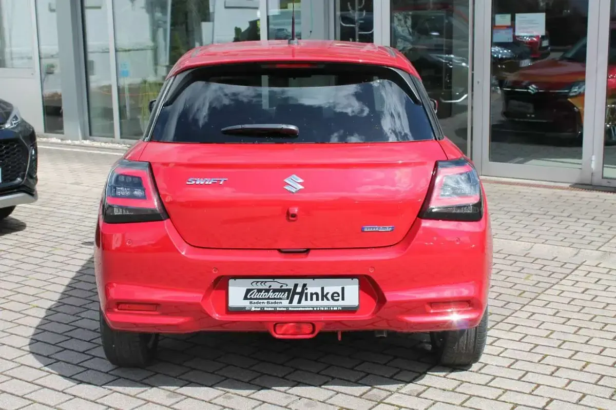 Neu Suzuki Swift Comfort+ 83 PS (61 kW) 2025 Rot Kleinwagen