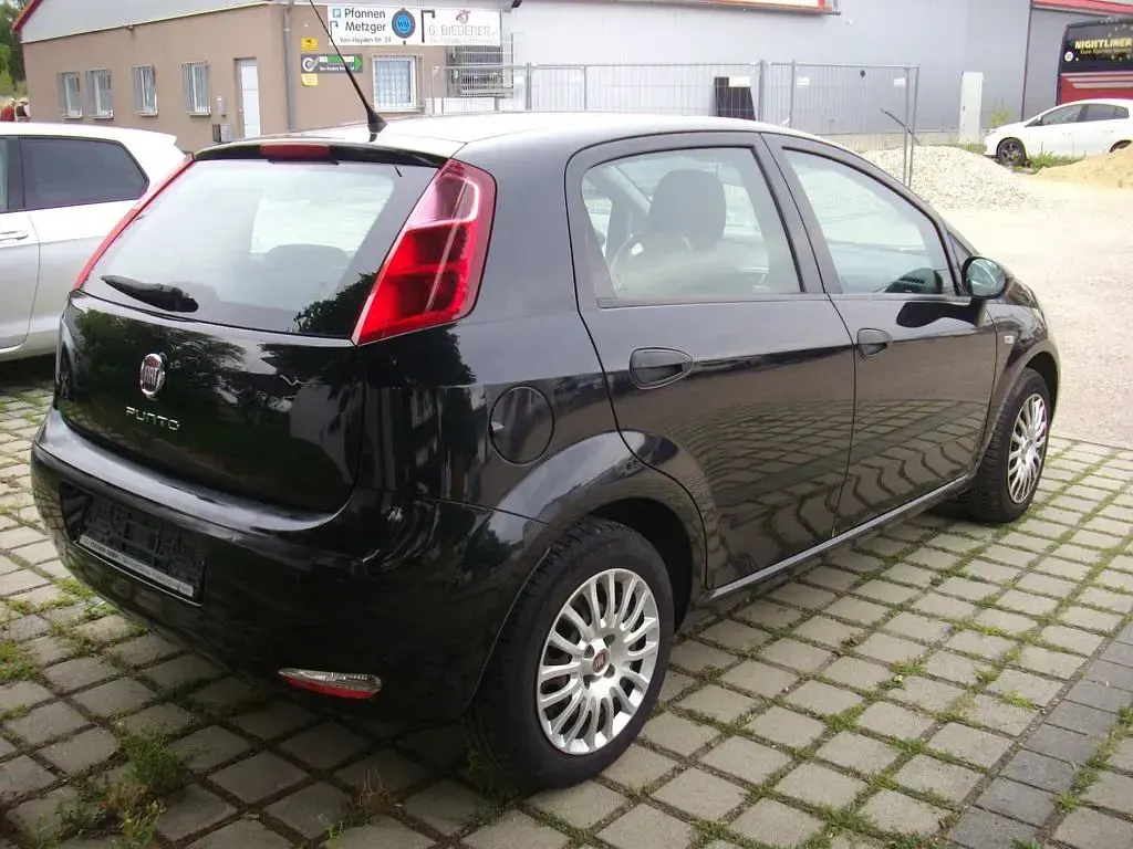 Gebraucht Fiat Punto 69 PS (50 kW) 2014 Schwarz Kleinwagen