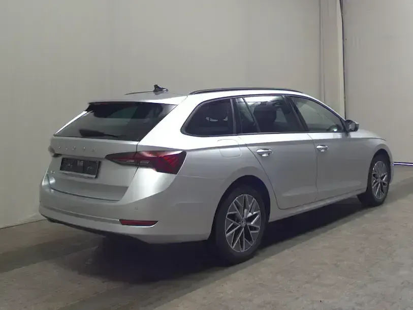 Gebraucht Skoda Octavia Ambition 150 PS (110 kW) 2023 Silber Kombi
