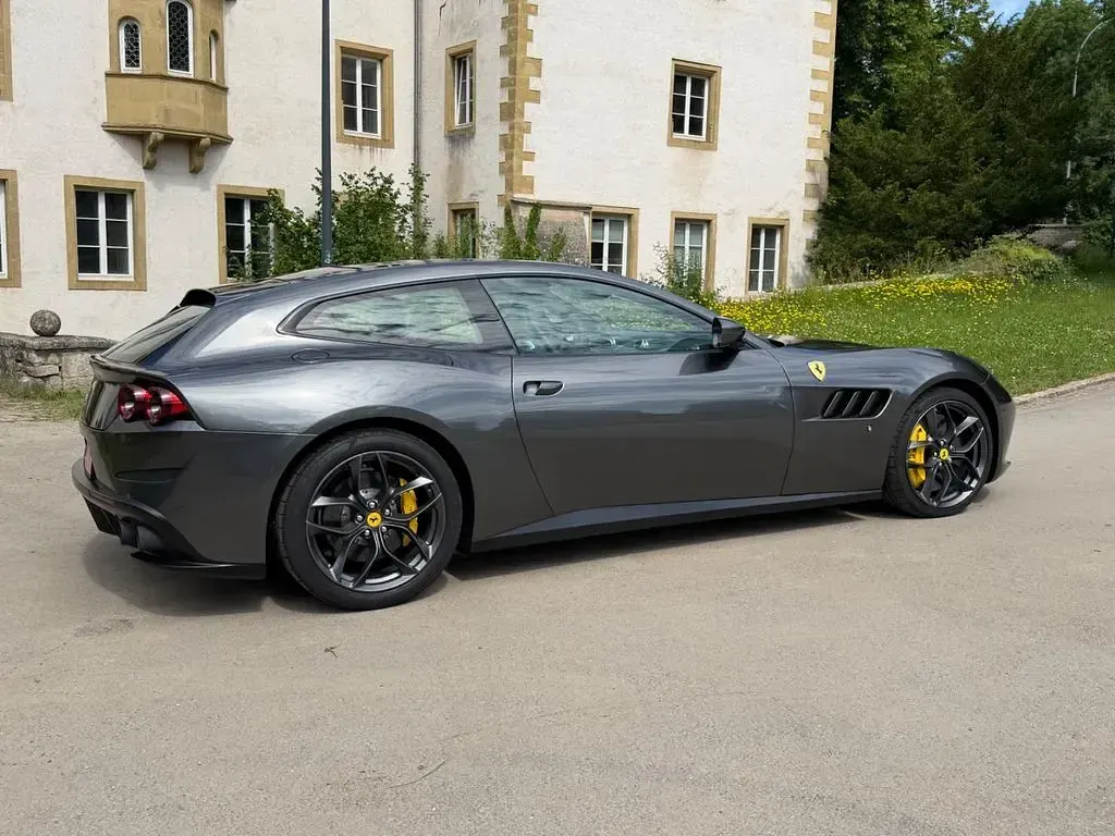 Gebraucht Ferrari GTC4Lusso 610 PS (448 kW) 2020 Grau Kombi