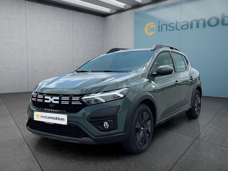 Grün Neu 2025 Dacia Sandero Stepway Kleinwagen | 19.399 € (Etwas zu teuer) - Bild 1/4