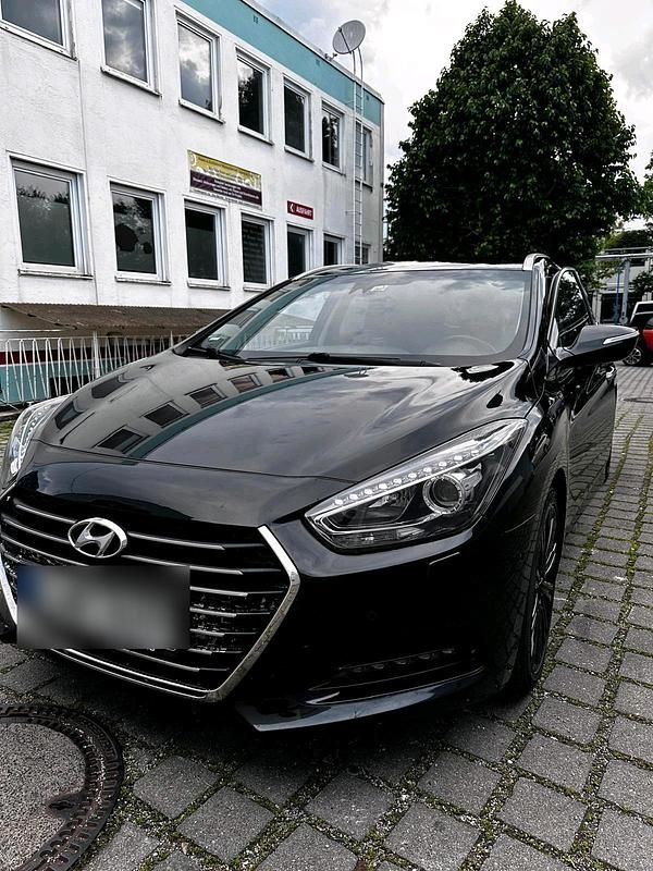 Schwarz Gebraucht 2015 Hyundai i40 Kombi | 9.200 € (Fairer Preis) - Bild 1/4