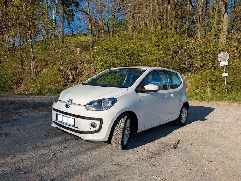 Gebraucht VW up! high up! 68 PS (50 kW) 2015 Weiß Kleinwagen
