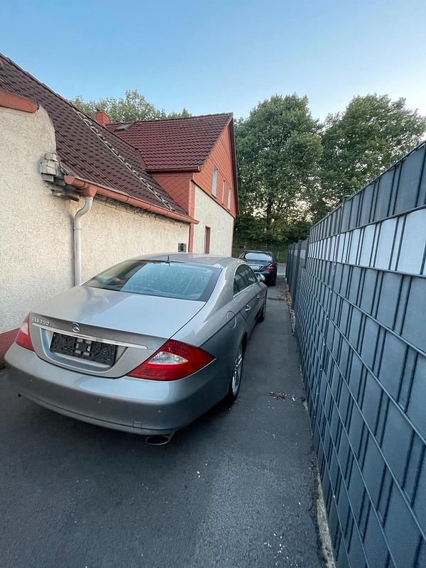Beige Gebraucht 2005 Mercedes CLS350 Limousine | 8.599 € (Fairer Preis) - Bild 1/4