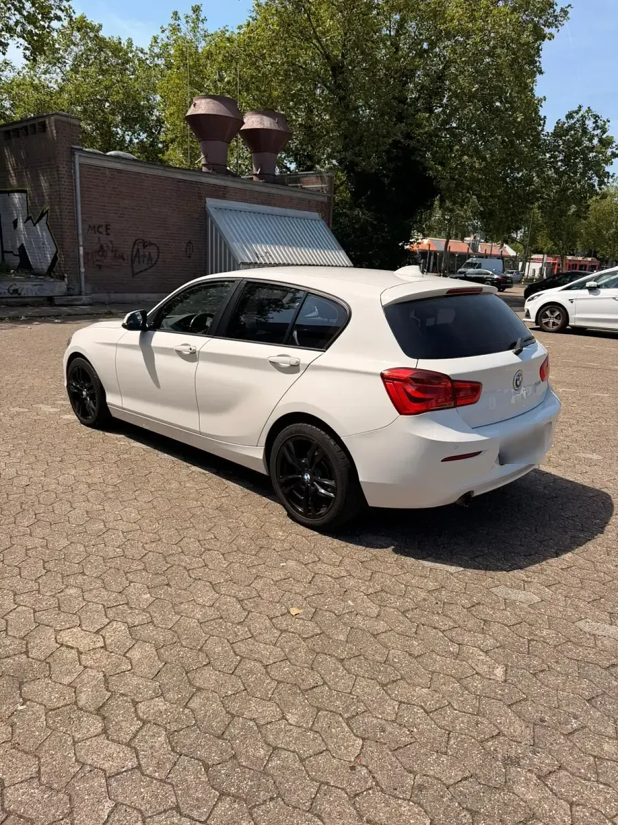 Gebraucht BMW 116 Advantage 109 PS (80 kW) 2016 Weiß Kleinwagen