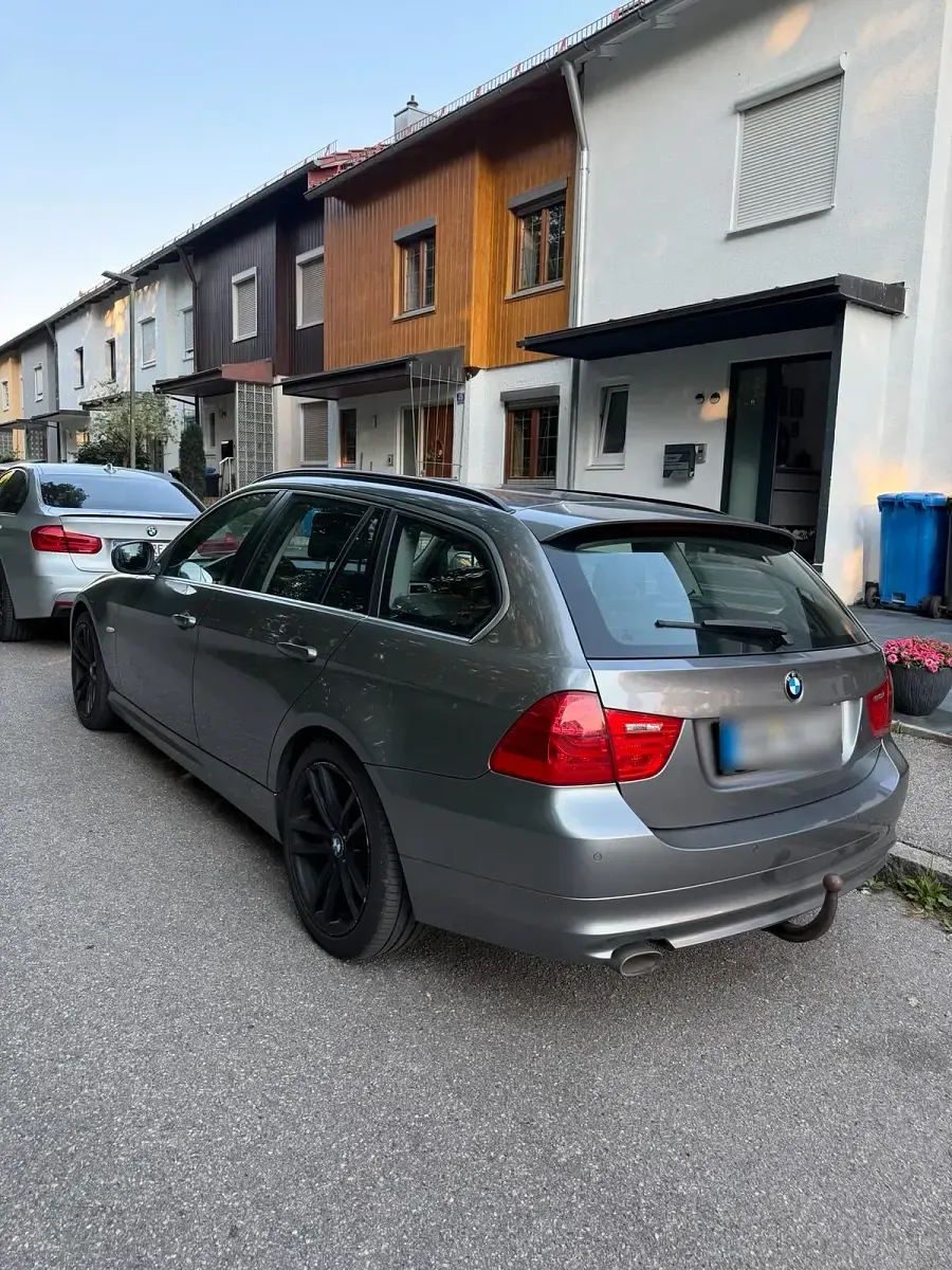 Gebraucht BMW 318 143 PS (105 kW) 2012 Grau Kombi