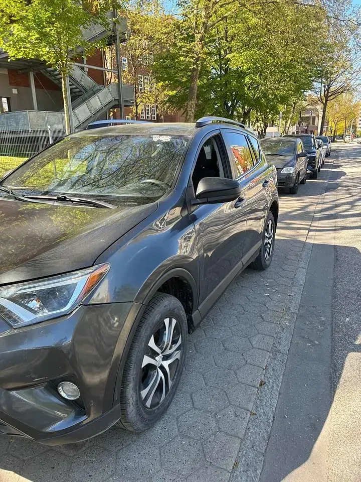 Gebraucht Toyota RAV4 155 PS (114 kW) 2017 Grau SUV