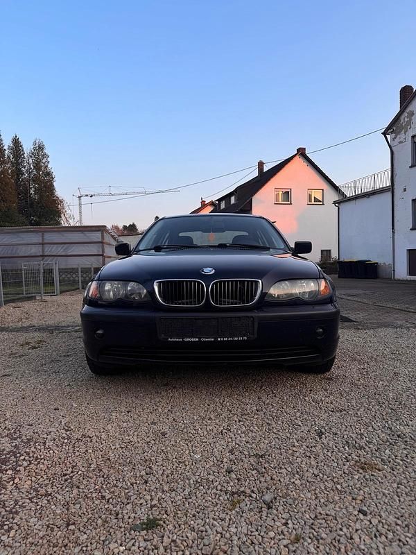 Gebraucht BMW 318 143 PS (105 kW) 2002 Blau Limousine
