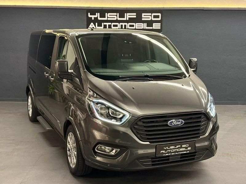 Grau Gebraucht 2020 Ford Tourneo Titanium X Van / Kleinbus | 24.900 € (Guter Preis) - Bild 1/4