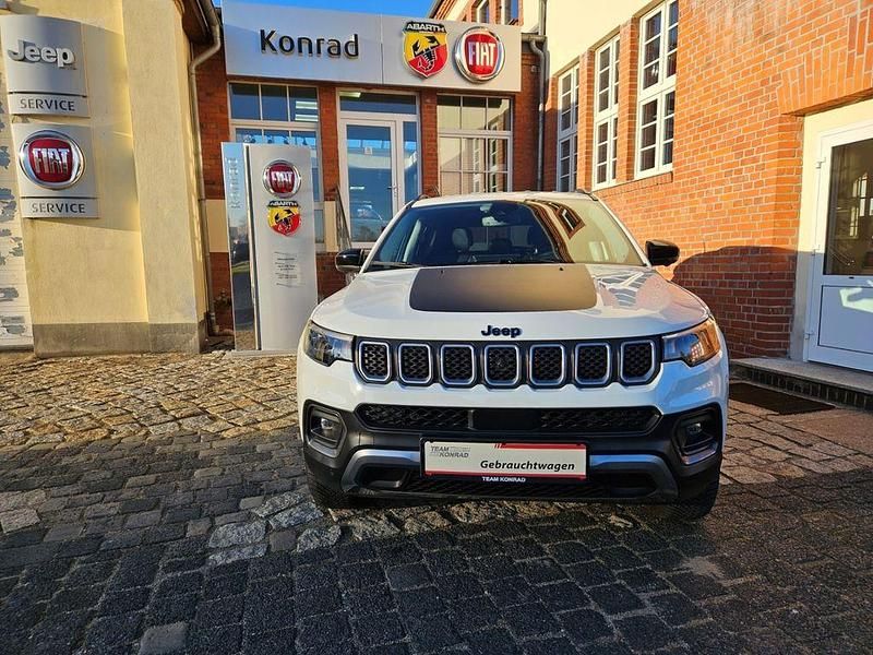 Second-hand Jeep Compass 241 CP (177 kW) 2023 Alb SUV
