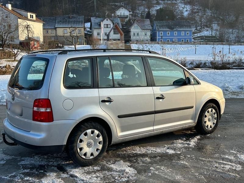 Gebraucht VW Touran Basis 116 PS (85 kW) 2004 Silber Van / Kleinbus