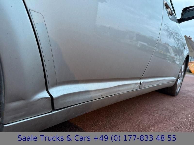 Gebraucht Toyota Avensis 163 PS (119 kW) 2004 Silber Limousine