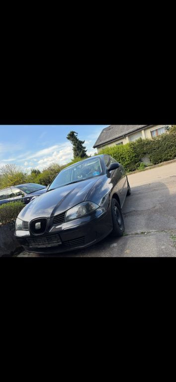 Schwarz Gebraucht 2004 Seat Ibiza Limousine | 1.850 € (Etwas zu teuer) - Bild 1/4
