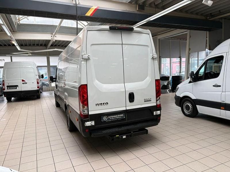 Gebraucht Iveco Daily 136 PS (100 kW) 2018 Weiß Van / Kleinbus