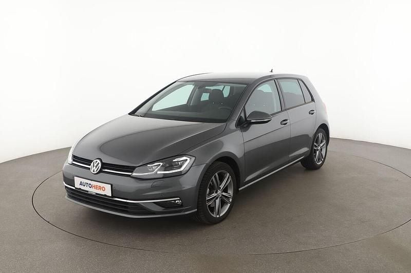 Grau Gebraucht 2020 VW Golf VII Highline Limousine | 19.940 € (Fairer Preis) - Bild 1/3